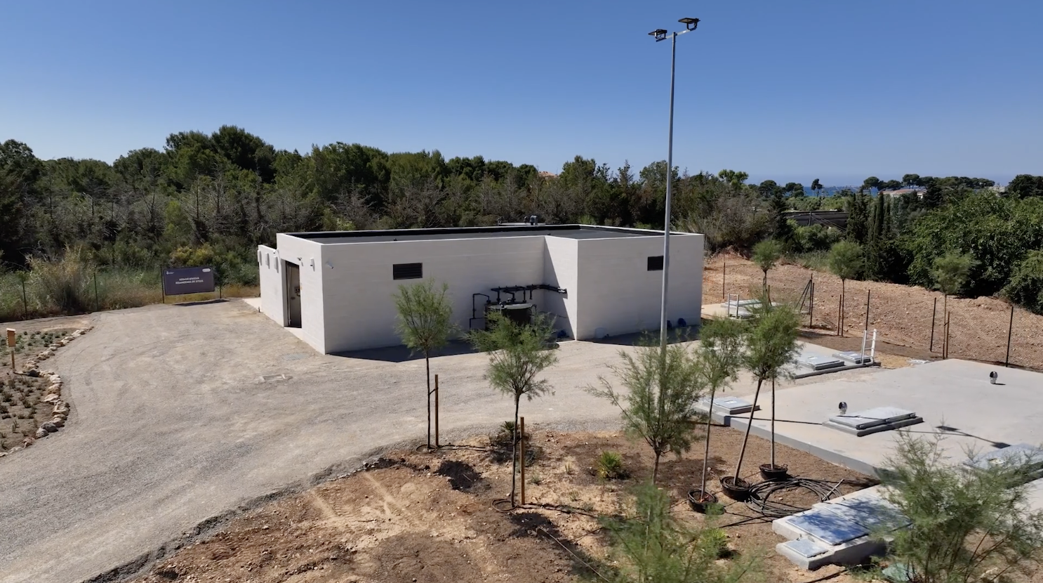 Ir a la noticia Construimos la nueva estación regeneradora de agua de Sitges para impulsar la reutilización del agua en el riego urbano y la limpieza de las calles